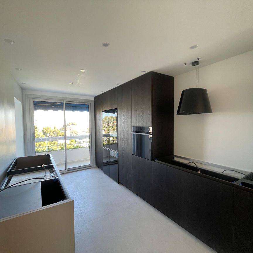 Location Appartement 2 pièces 71m² MARSEILLE 8ème - Photo 1