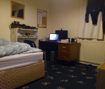 3 bed semi, furnished, close to campus, v.good decor. all bills inc - Photo 2