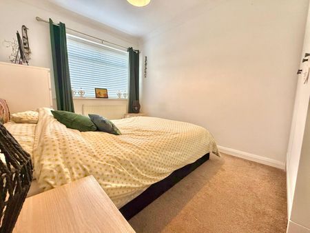 3 bedroom semi-detached house to rent - Photo 5