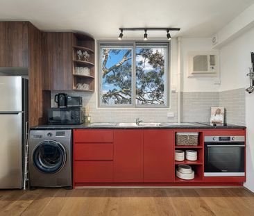 Bright Furnished Studio Apartment in Prime Location - Photo 3