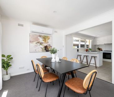 Impressive Family Home in a Prime Location - Photo 3