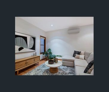 Generous family home offering extensive bay views - Photo 4