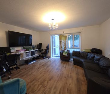 Swinfield Close, TW13, Feltham - Photo 1