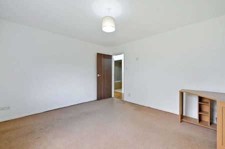 A ground floor flat is located less than a mile from Marlow High Street - Photo 2