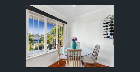 Modern 3-Bedroom Home with 2-Car Garage - Photo 2