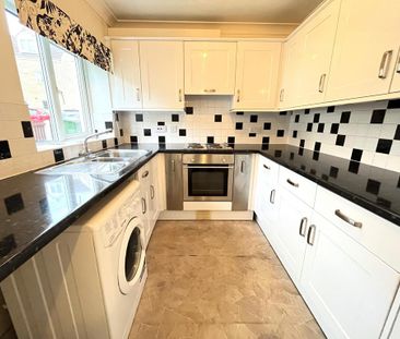 3 bedroom semi-detached house to rent - Photo 4