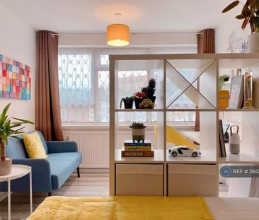 1 bedroom in a house share to rent - Photo 2