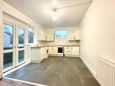 5 Bed End Terrace, Old Ashley Hill, BS6 - Photo 5