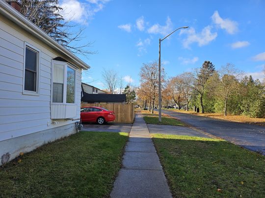 For Lease - 1422 Simcoe Street, Oshawa, Ontario - Photo 1