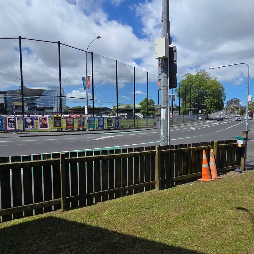 Convenience at your door step - Photo 1