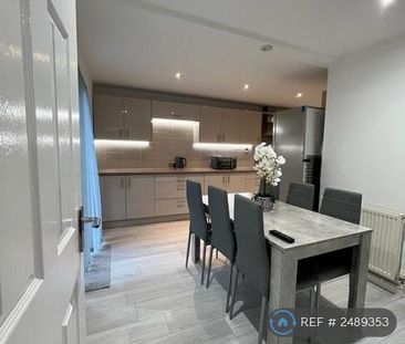 1 bedroom in a house share to rent - Photo 2