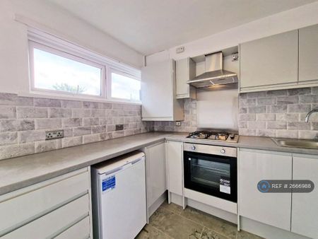 2 bedroom flat to rent - Photo 2