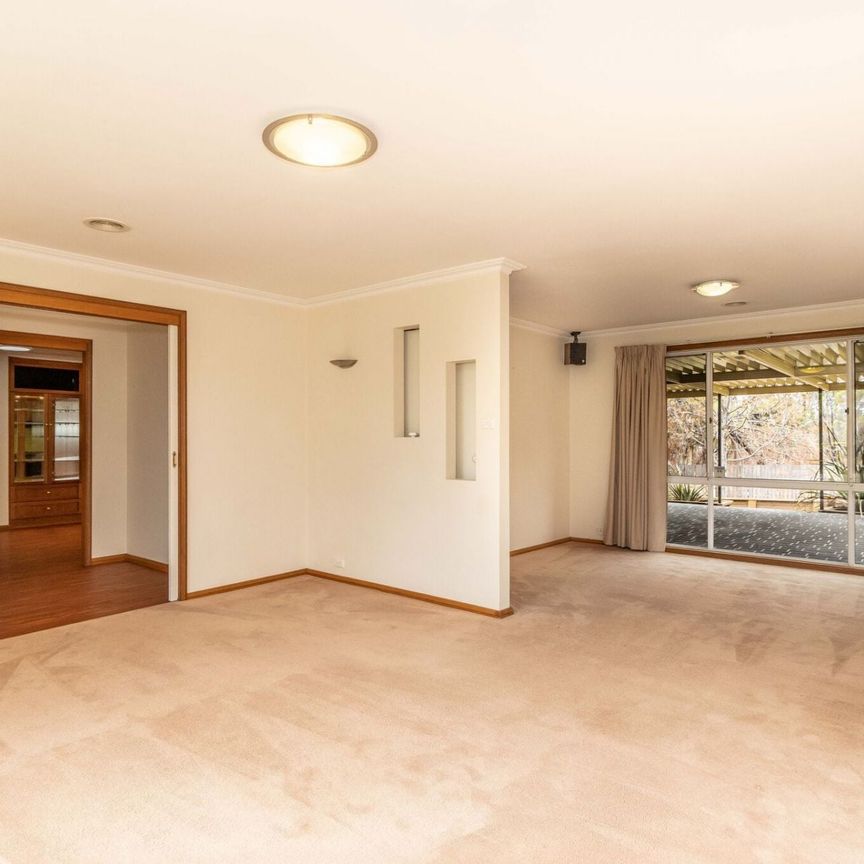 9 Firbank Close, Isabella Plains - Photo 1