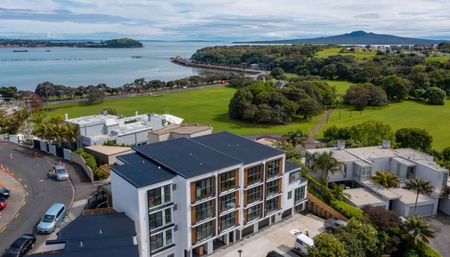 Bays Lifestyle with City Convenience - Photo 2