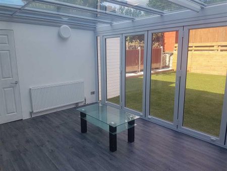 6 bedroom semi-detached house to rent - Photo 2