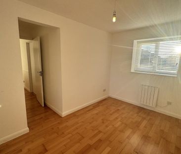 3 bedroom end of terrace house to rent - Photo 3