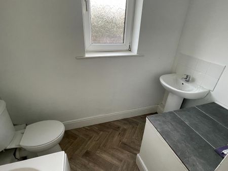 3 bedroom terraced house to rent - Photo 4