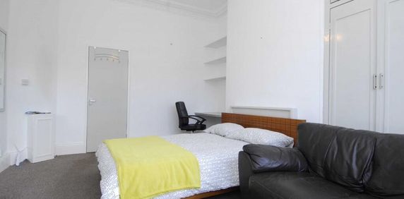 36 Houndiscombe Road, Flat 1 - Photo 2