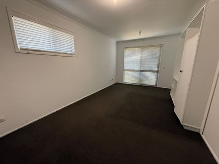 Wow, what a location!! Neat 4Brm home - Walk to Ormiston College - Photo 4