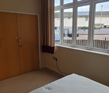 2 Bed Flat, Living, LE4 - Photo 3