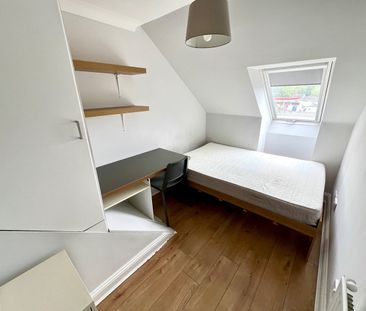 6 Bed End Terrace, Spear Road, SO14 - Photo 2