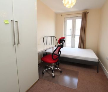 6 bedroom terraced house to rent - Photo 3