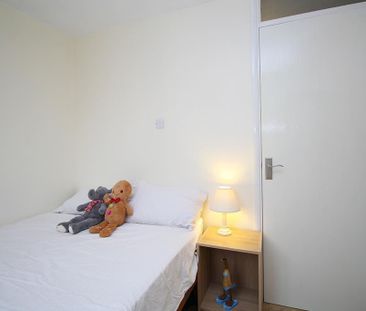 2 bedroom semi-detached bungalow to rent - Photo 4