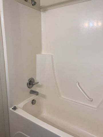 Condo in Glastonbury Neighbourhood - Photo 4