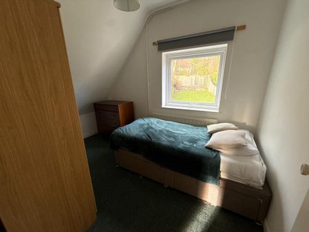 4 bedroom semi-detached house to rent - Photo 3