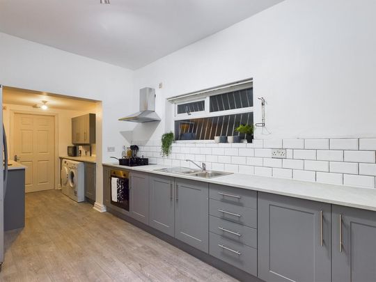 6 bedroom house to rent - Photo 1