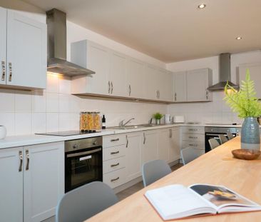 1 bedroom in a house share to rent - Photo 1