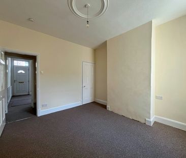 Terraced House to rent on - Photo 1