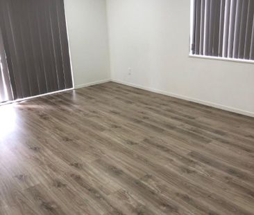 Stylish, Near New Standalone Home for Rent in Mangere East - Photo 6