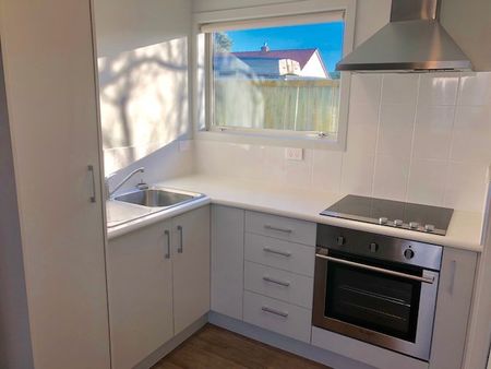 Modern & tidy 3 bedroom - Photo 5