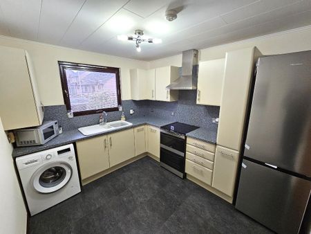 2 bedroom semi-detached house to rent - Photo 4
