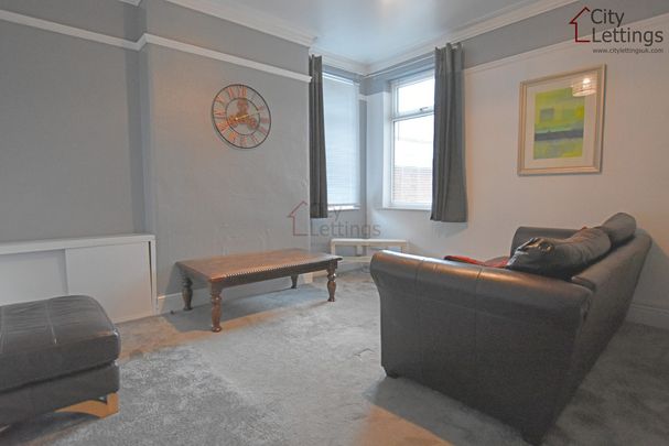 4 Bedroom End Terraced House - Photo 1