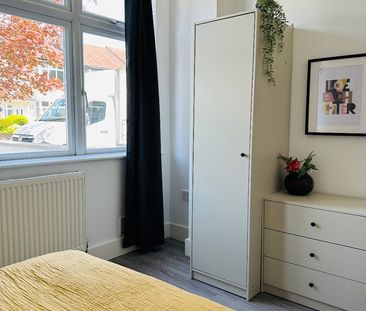 Room in a Shared House, Braeside Road, SW16 - Photo 4