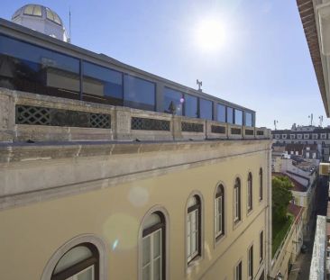 Room in a shared 7-bedroom apartment for rent in Lisbon, perfect for professionals and students - Photo 4