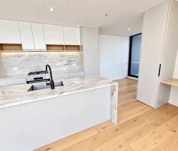 Stylish modern living in the heart of Carnegie - Photo 3
