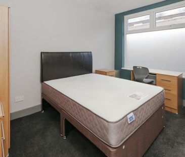 1 bedroom in a house share to rent - Photo 2