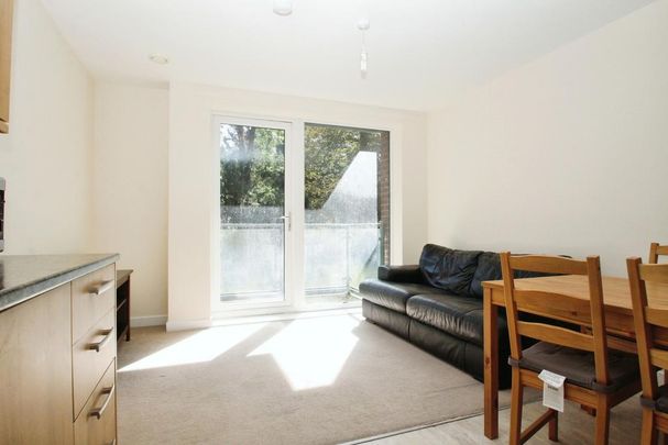 2 bedroom flat to rent - Photo 1