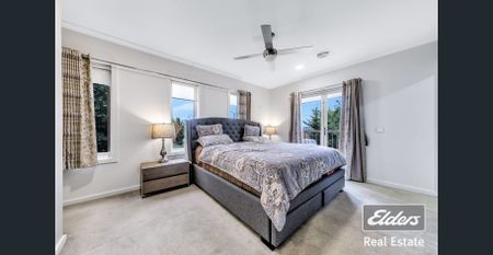 Beautiful double storey opposite the Wyndham Village shopping centre ! - Photo 2