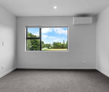 Brand-new townhouse overlooking the green belt - Photo 3