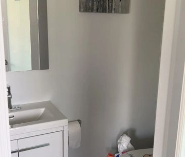 Detached Home For Lease | W9239330 - Photo 6