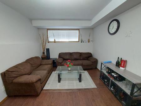 Beautiful 5 Bedroom House In Oriole Park! - Photo 4