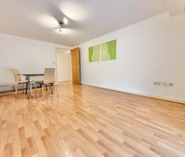 Waterloo Road, Stalybridge - Photo 3