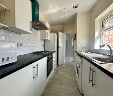 3 bedroom flat to rent - Photo 6