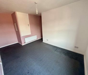 4 bedroom semi-detached house to rent - Photo 6