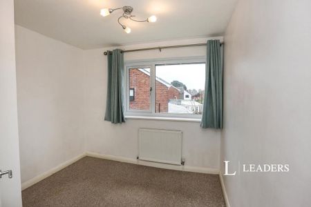 3 bedroom semi-detached house to rent - Photo 3