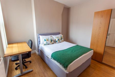 4 bedroom terraced house to rent - Photo 5